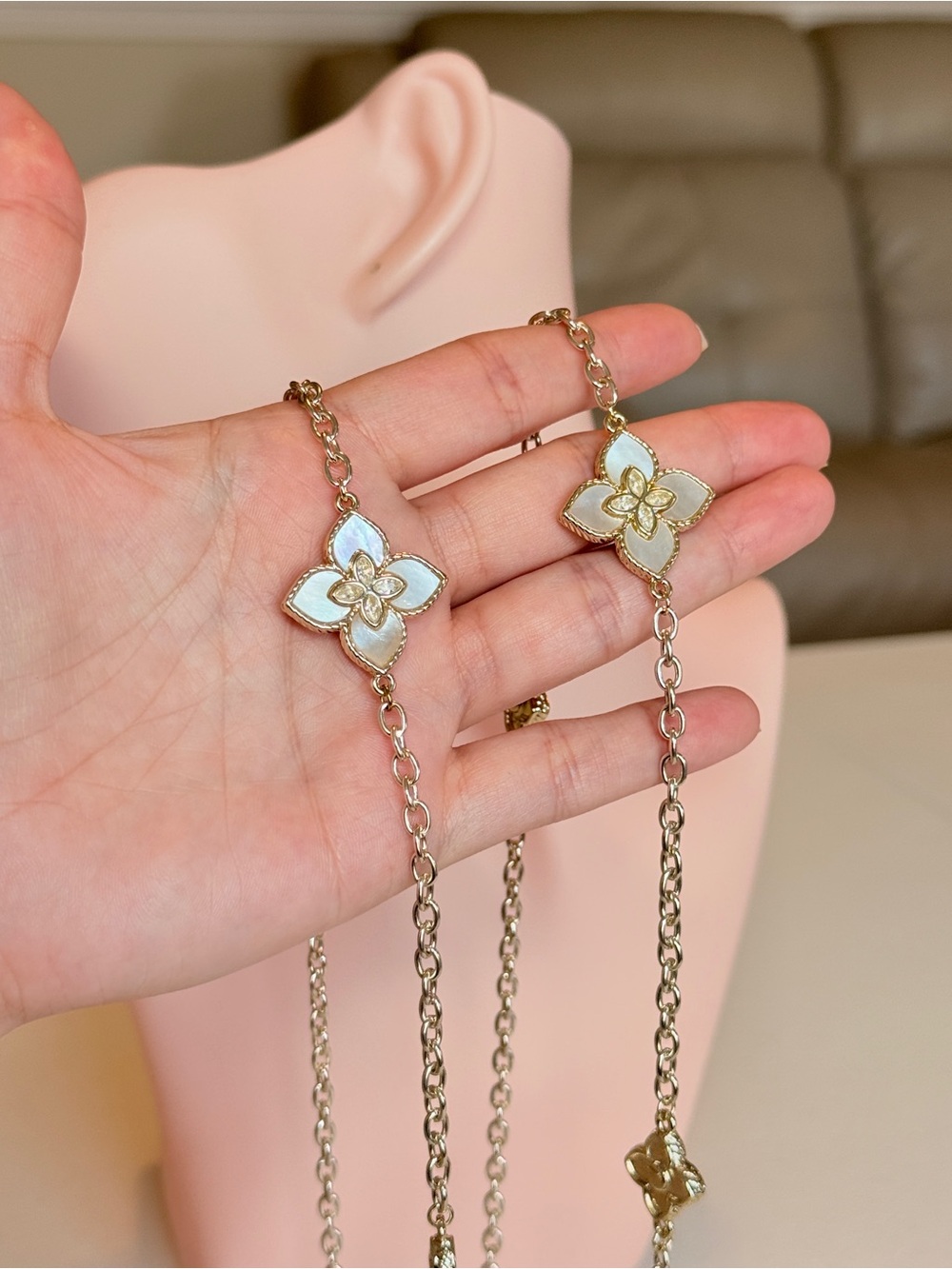 Alhambr Style Gold and Pearly White Floral Necklace With Zirconia - Picture 8 of 13